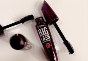 Mascara dde pestañas curva y volumen